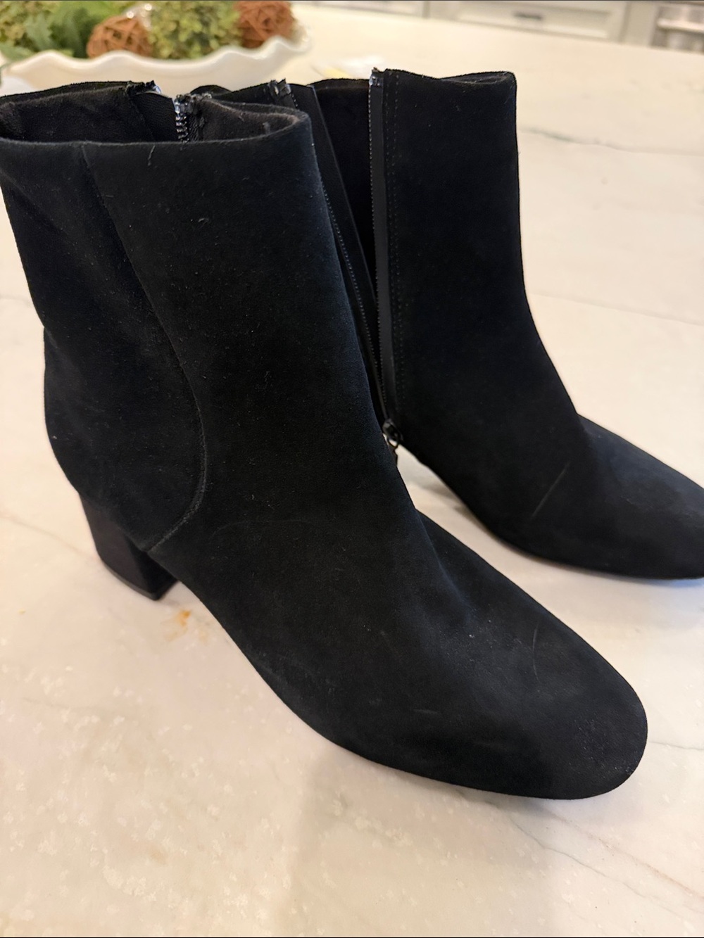 Blondo NWT Black Suede Ankle Boots with Side Zip. Waterproof size 9